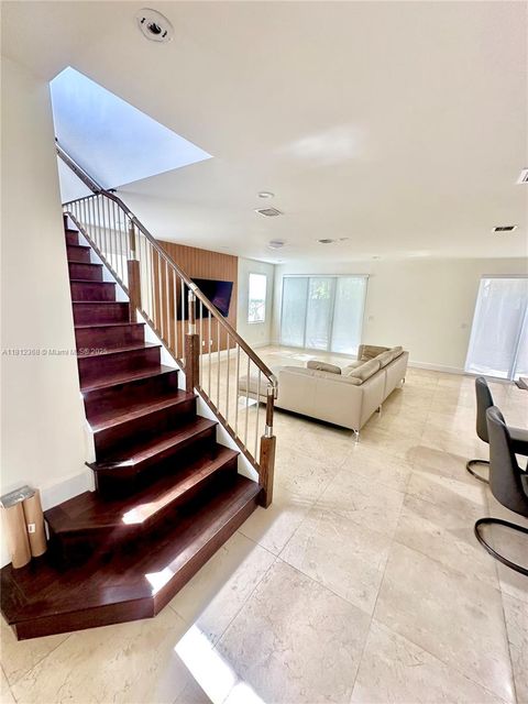 10450 NW 69th Ter Doral FL 33178