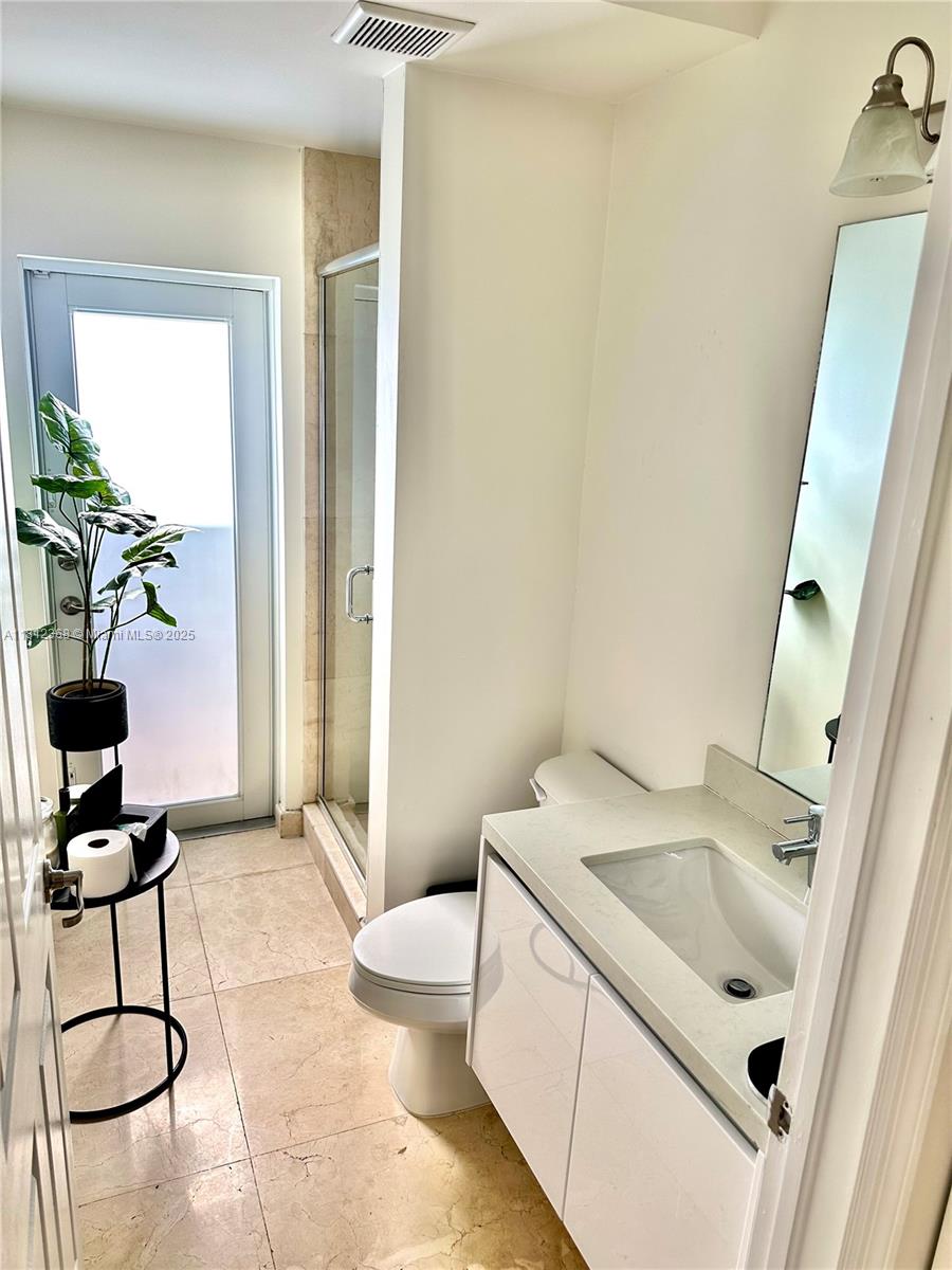 10450 NW 69th Ter