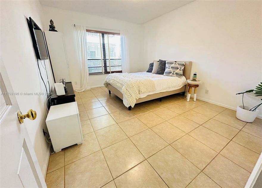 Call home in one of the most sought-after communities in Delray Beach, Seagate at The Hamlet. Residents have access to amazing amenities including tennis, swimming pools, golf, and peaceful nights as residents enjoy 24-hour gated security. This corner unit one-bedroom, one-bathroom, condo has amazing direct and unobstructed views of the expansive lake and golf. And with nearly 1,200 SF you have plenty of space to host fun get-together’s and decorate to your liking. Within 3.5-miles you have Publix Supermarket, Walgreens, the popular East Atlantic Avenue where you can enjoy excellent restaurants, live music, pickleball, art galleries, and IPIC Theaters. Plus, Delray Public Beach (voted #1 Best Beach in Florida by USA Today in 2024) is just minutes away. Schedule a tour today!