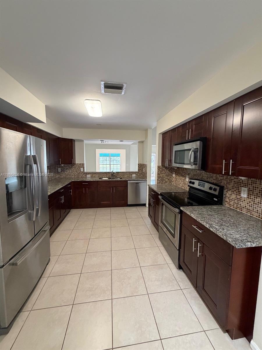 BOCA GARDENS 3 - Residential Lease