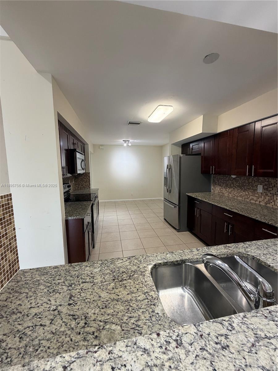 BOCA GARDENS 3 - Residential Lease