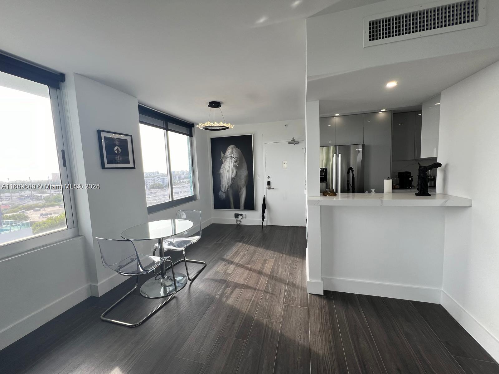 1200 West Ave 916