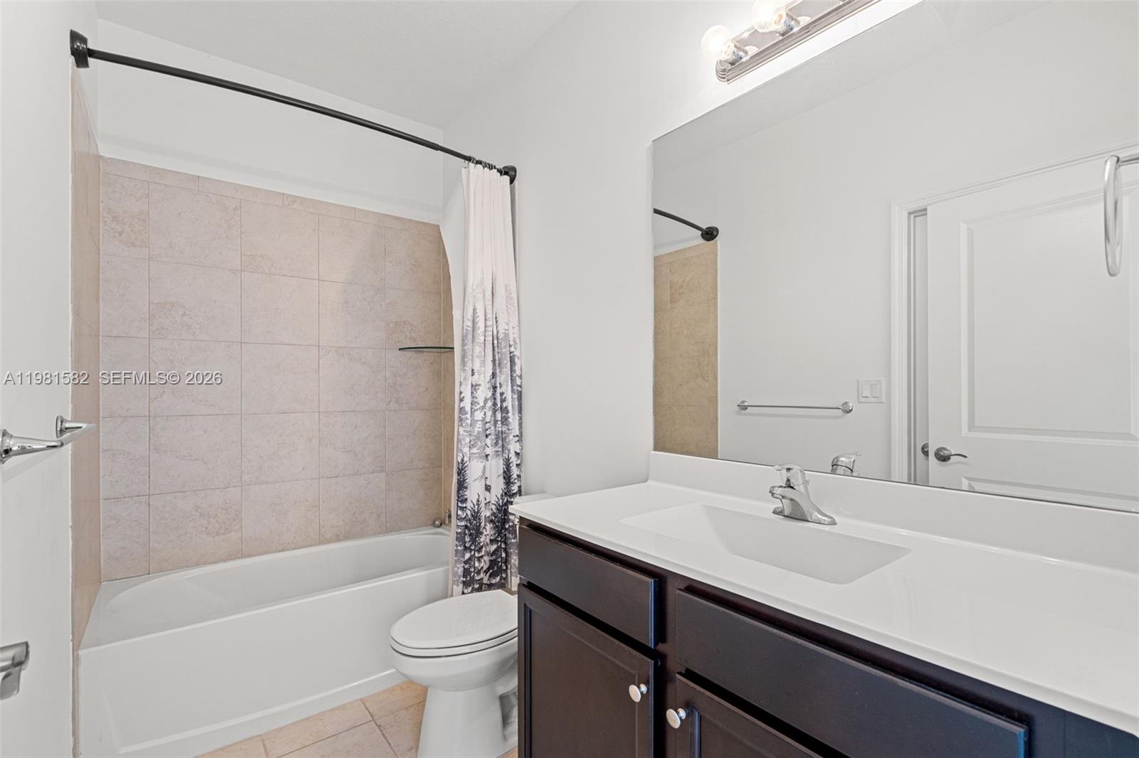 COCO PALM VILLAS - Residential Lease