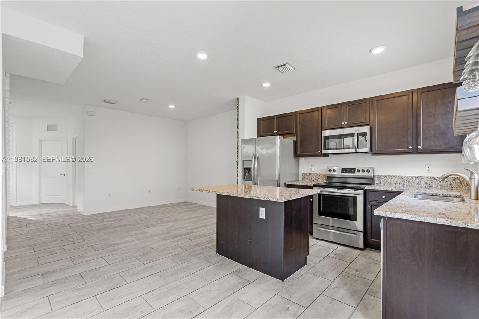 COCO PALM VILLAS - Residential Lease