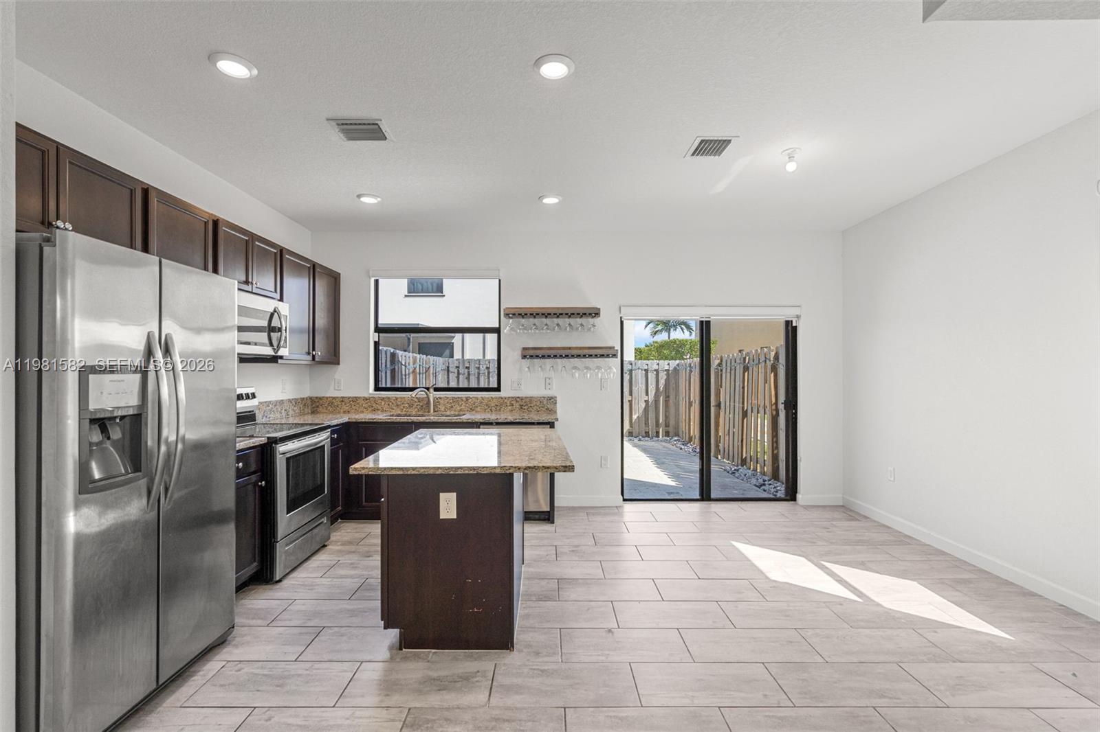 COCO PALM VILLAS - Residential Lease