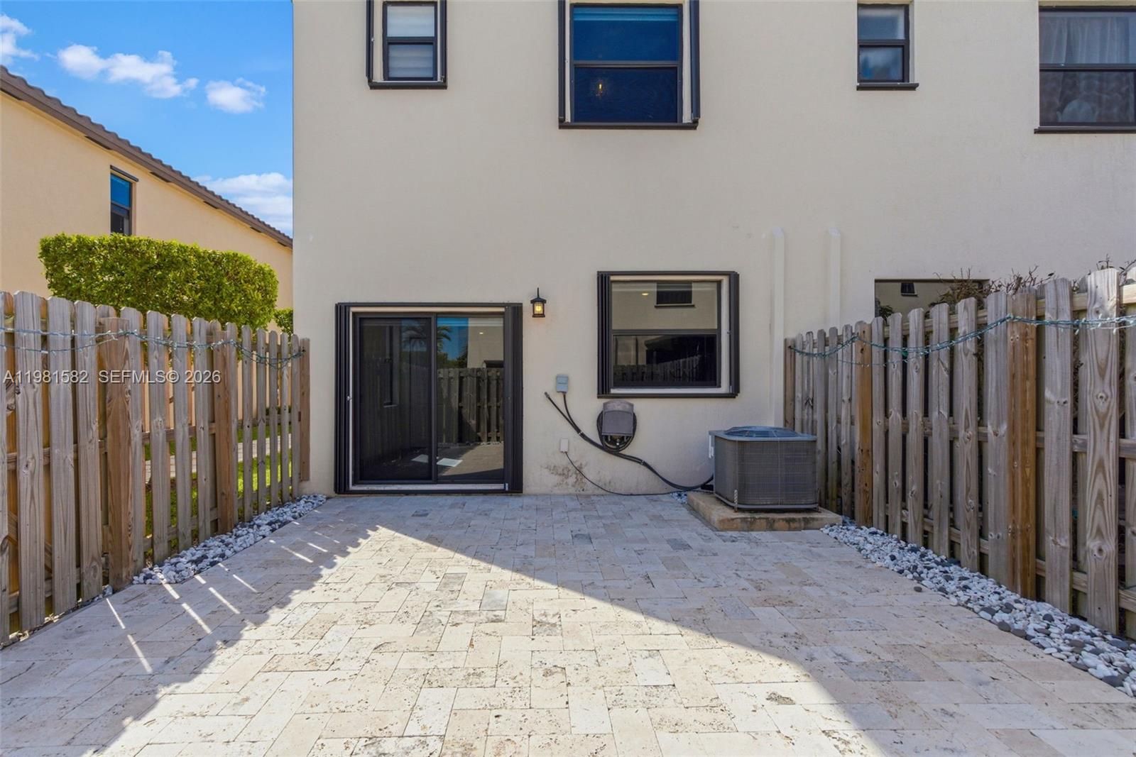 COCO PALM VILLAS - Residential Lease