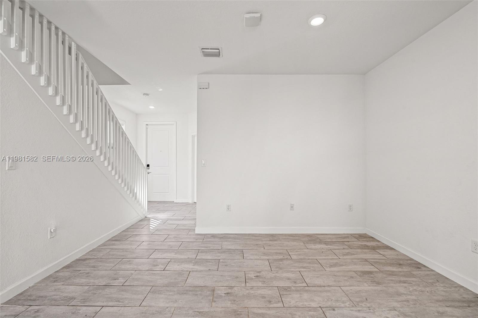 COCO PALM VILLAS - Residential Lease