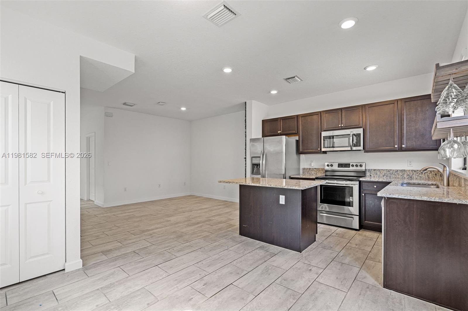 COCO PALM VILLAS - Residential Lease