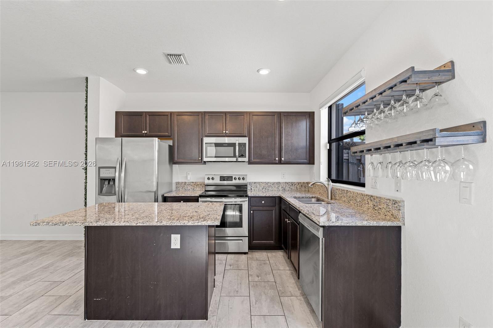 COCO PALM VILLAS - Residential Lease