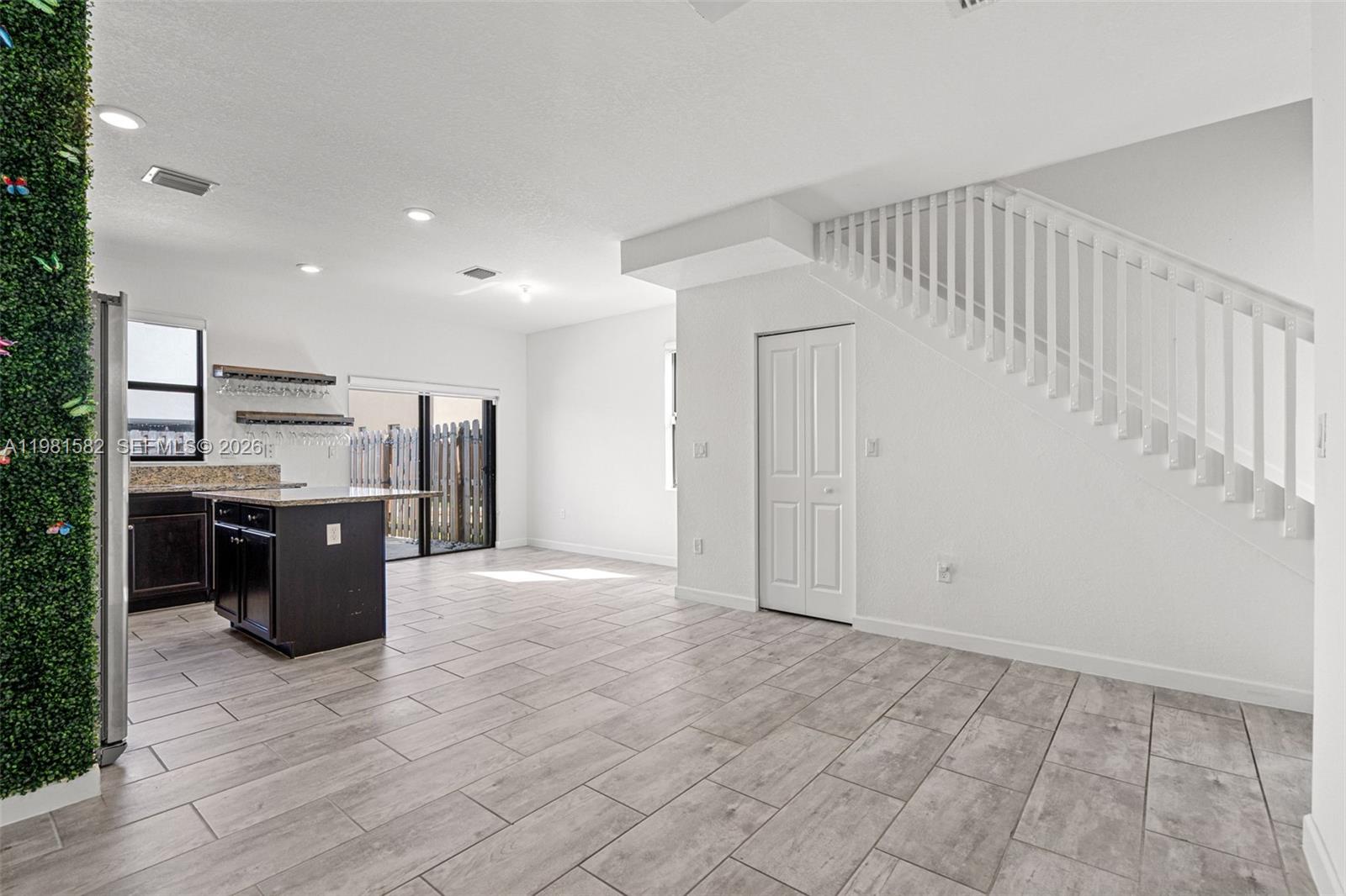 COCO PALM VILLAS - Residential Lease