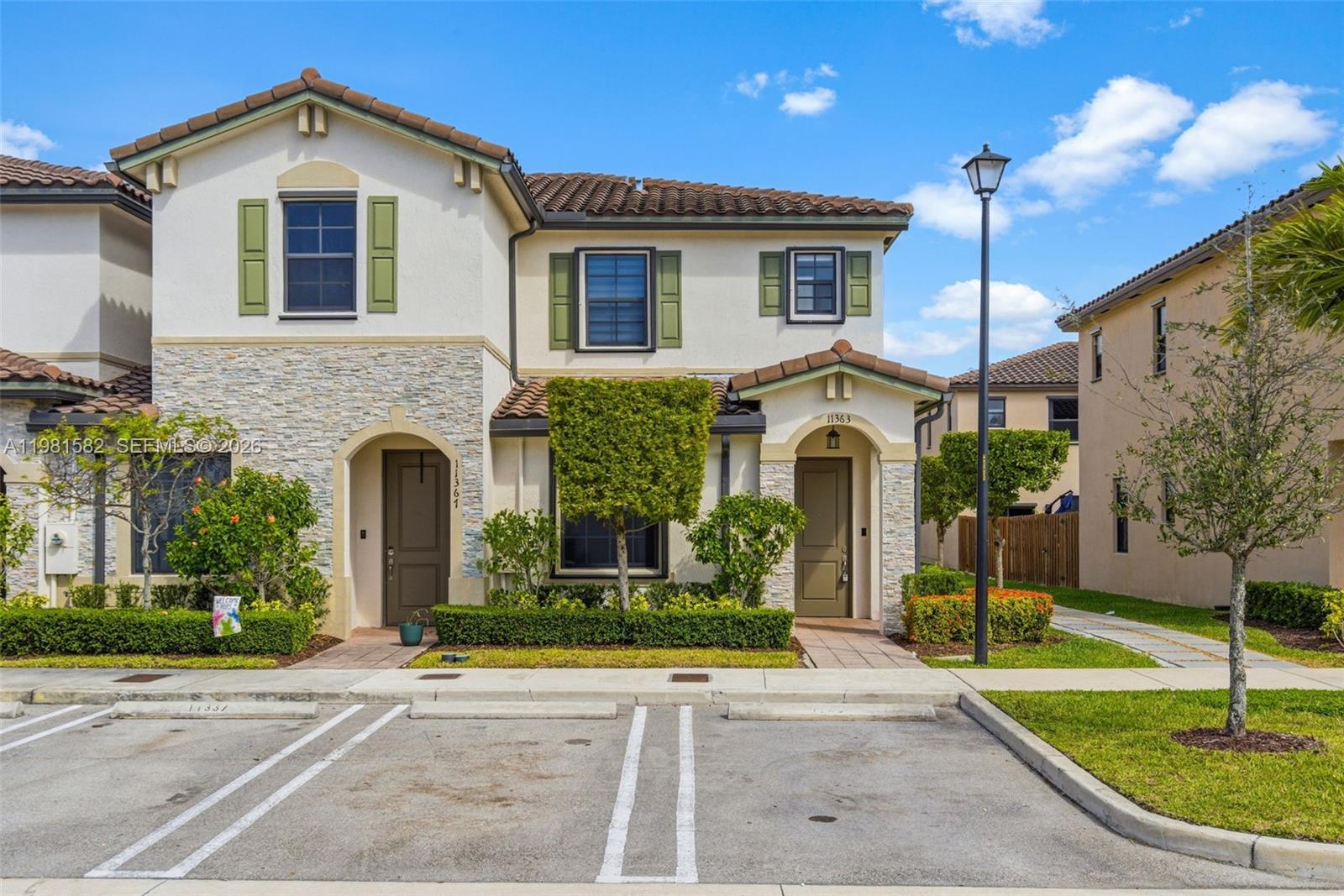 COCO PALM VILLAS - Residential Lease