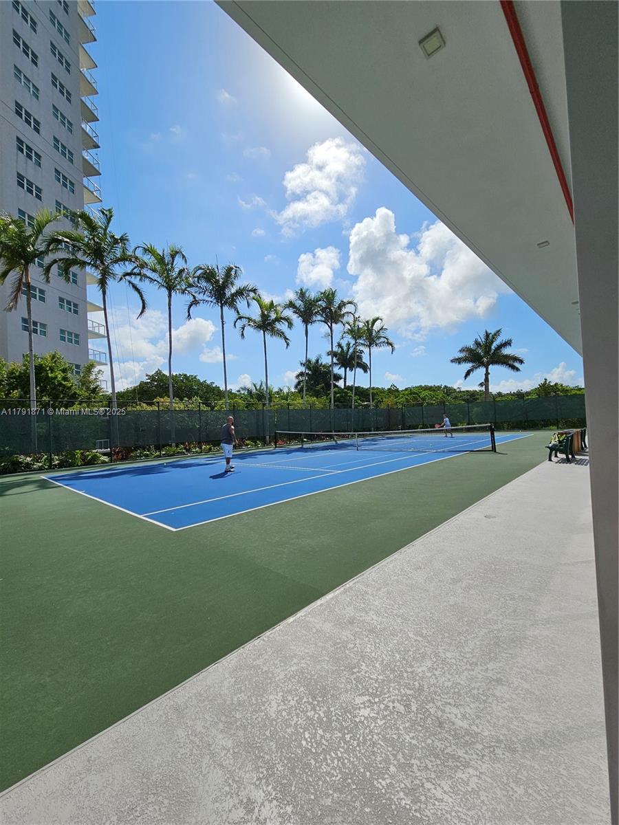 THE OAKS I CONDO - Residential