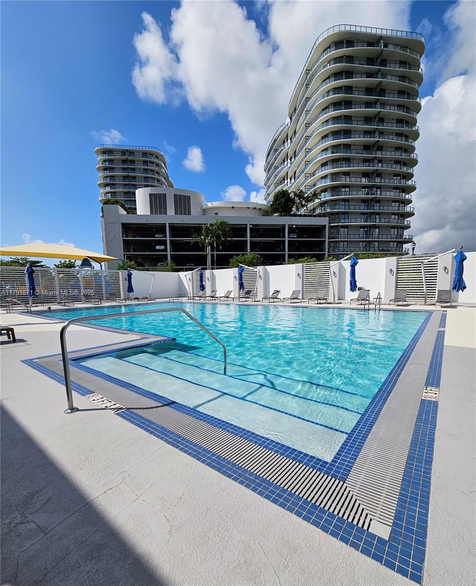 THE OAKS I CONDO - Residential