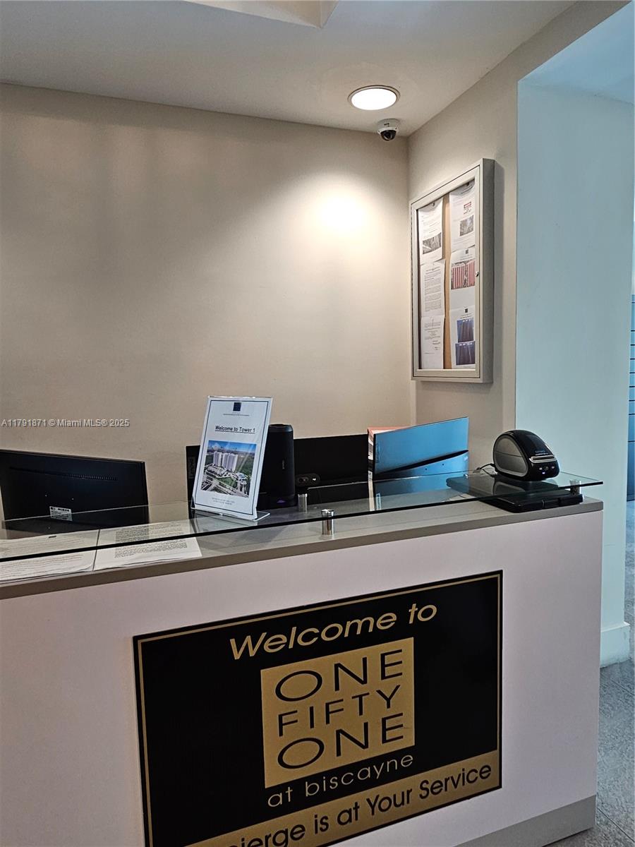 THE OAKS I CONDO - Residential