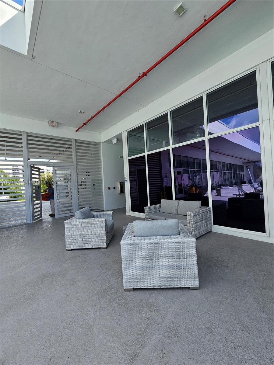 THE OAKS I CONDO - Residential