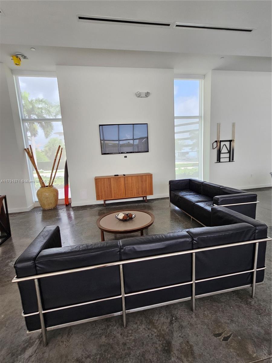 THE OAKS I CONDO - Residential