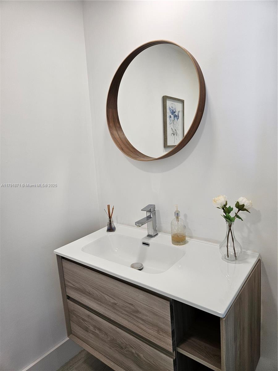 THE OAKS I CONDO - Residential