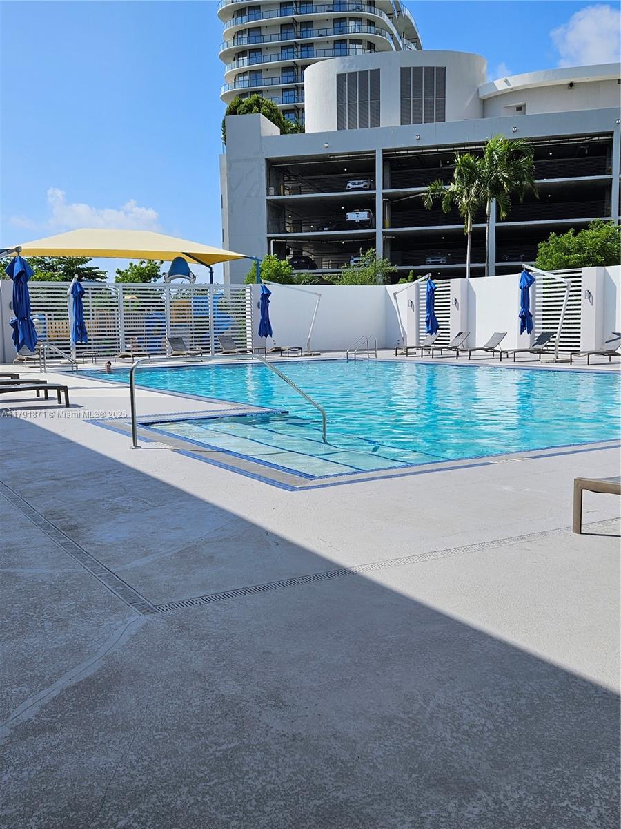 THE OAKS I CONDO - Residential