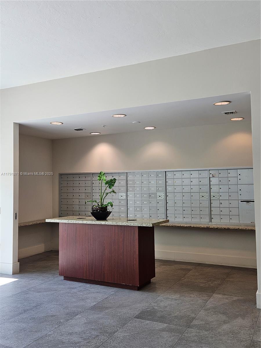 THE OAKS I CONDO - Residential