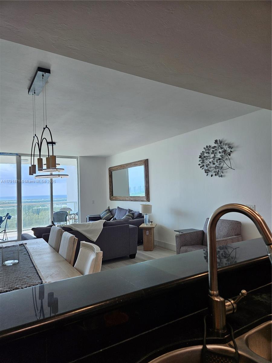 THE OAKS I CONDO - Residential