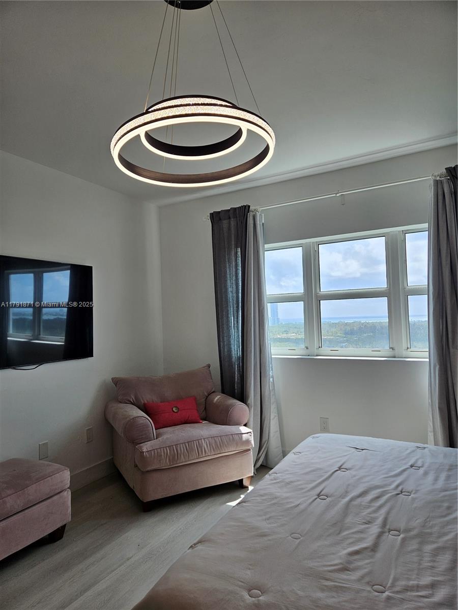 THE OAKS I CONDO - Residential