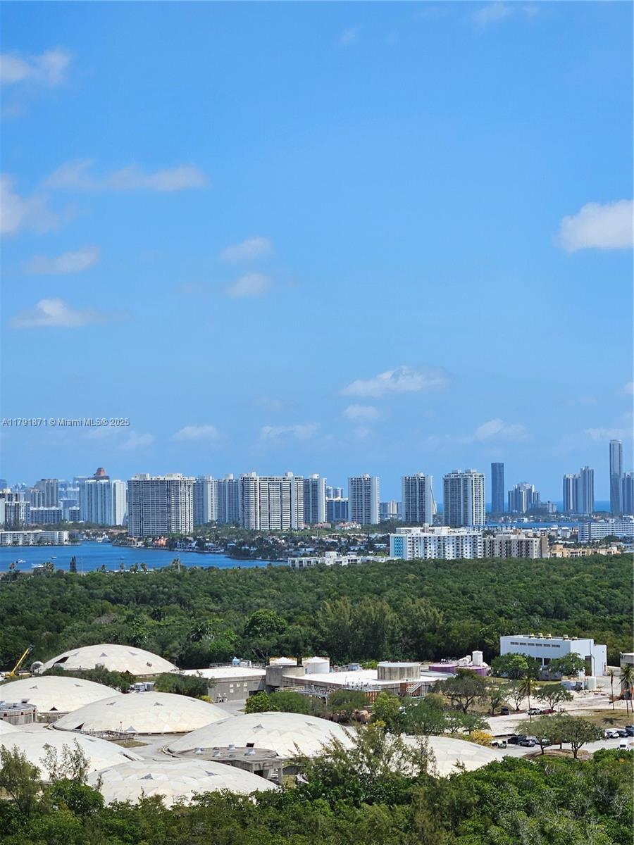 THE OAKS I CONDO - Residential