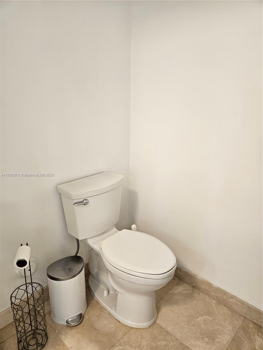 THE OAKS I CONDO - Residential