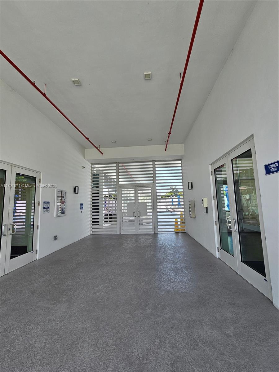 THE OAKS I CONDO - Residential