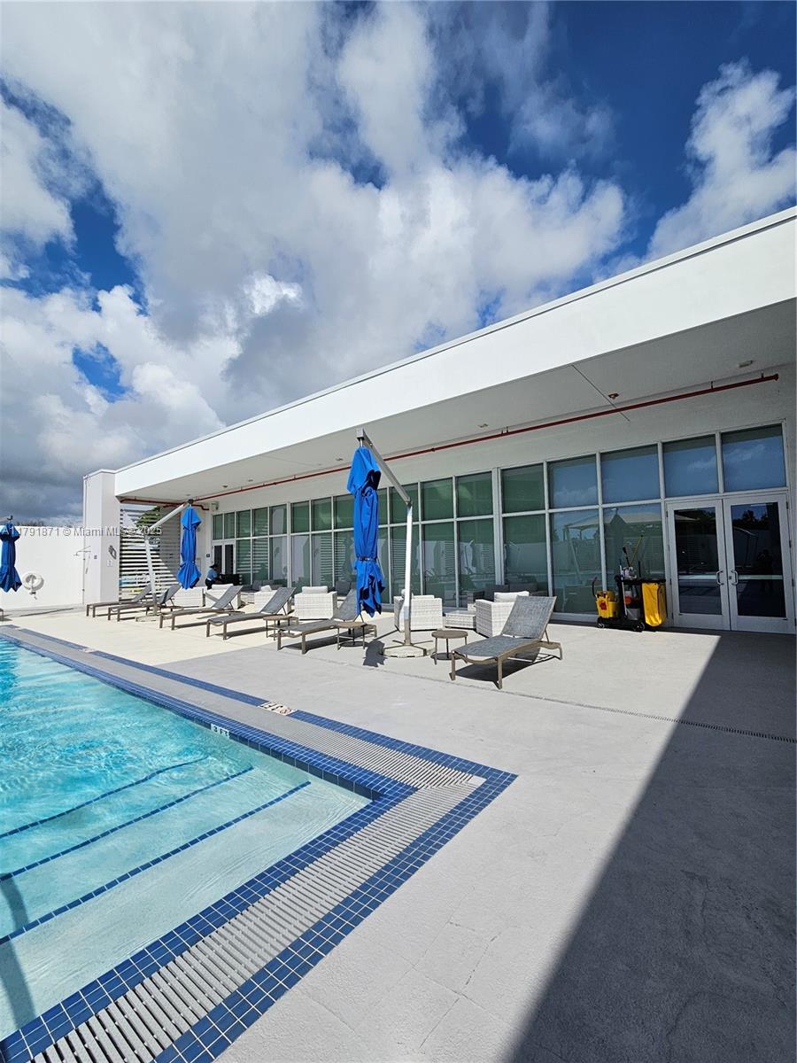 THE OAKS I CONDO - Residential