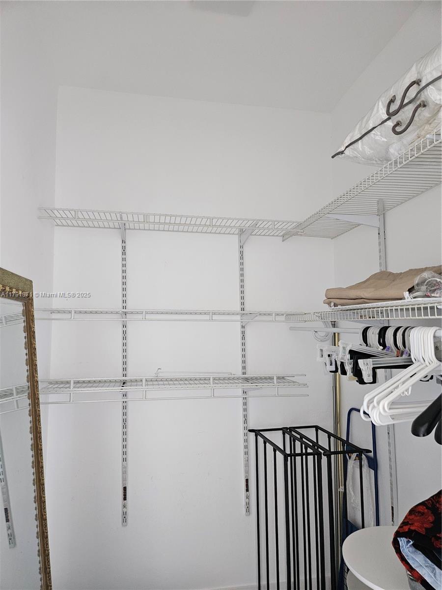 THE OAKS I CONDO - Residential