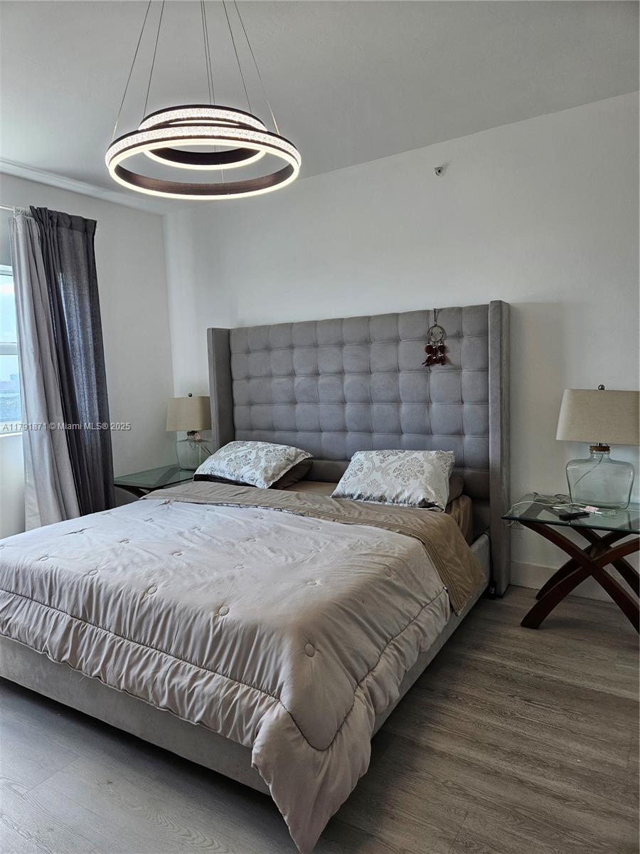 THE OAKS I CONDO - Residential