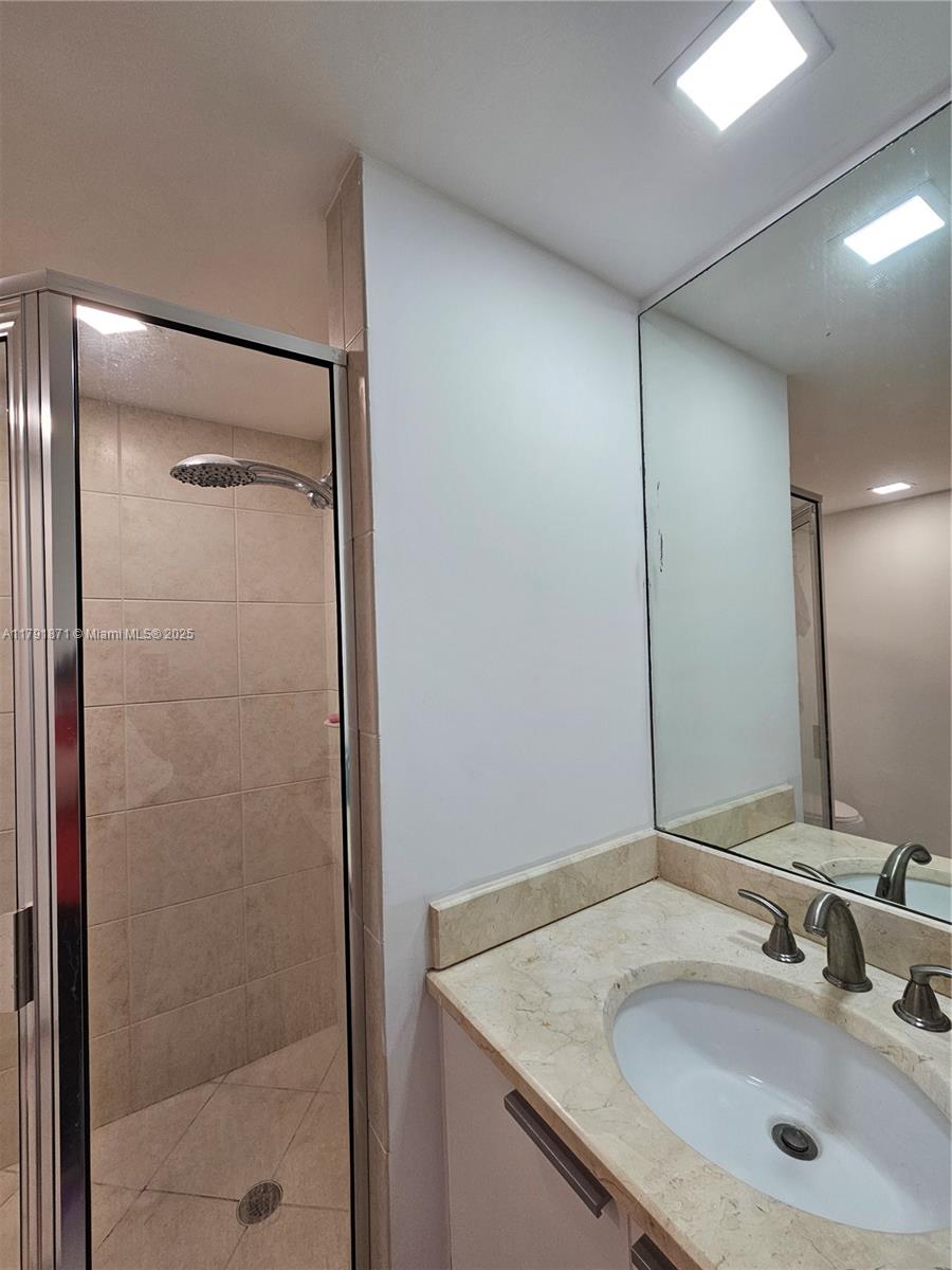 THE OAKS I CONDO - Residential