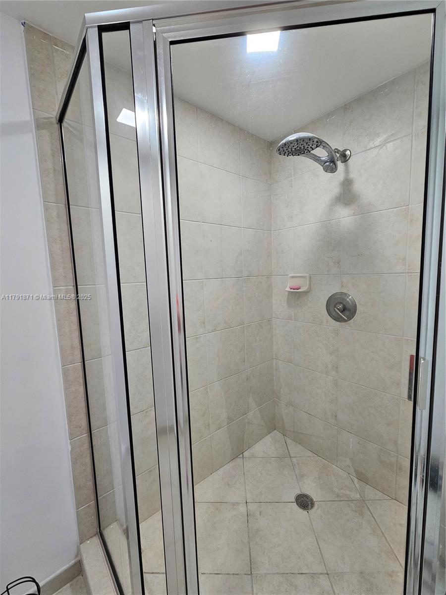 THE OAKS I CONDO - Residential