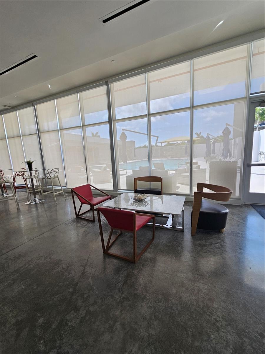 THE OAKS I CONDO - Residential