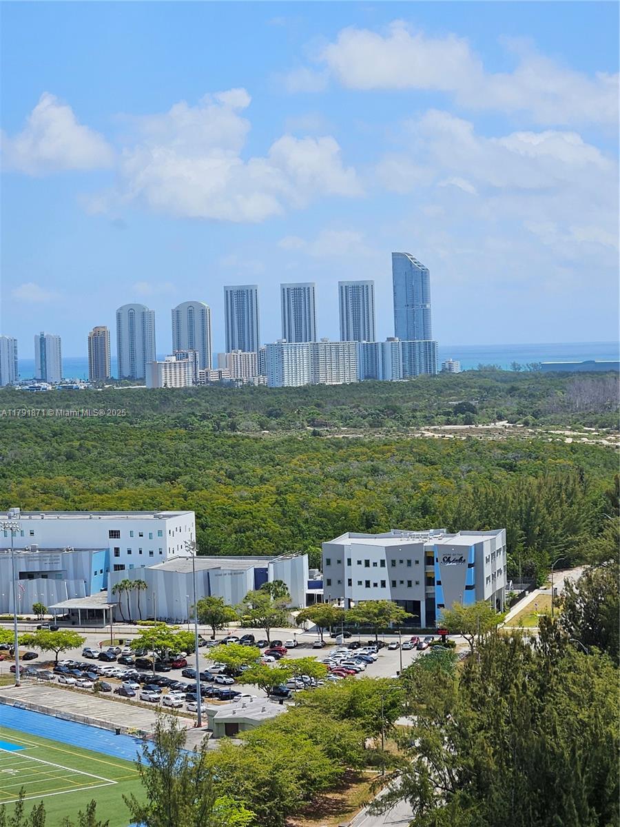 THE OAKS I CONDO - Residential