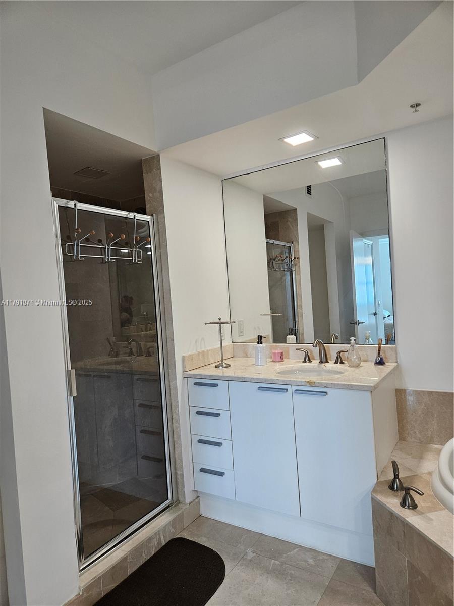 THE OAKS I CONDO - Residential