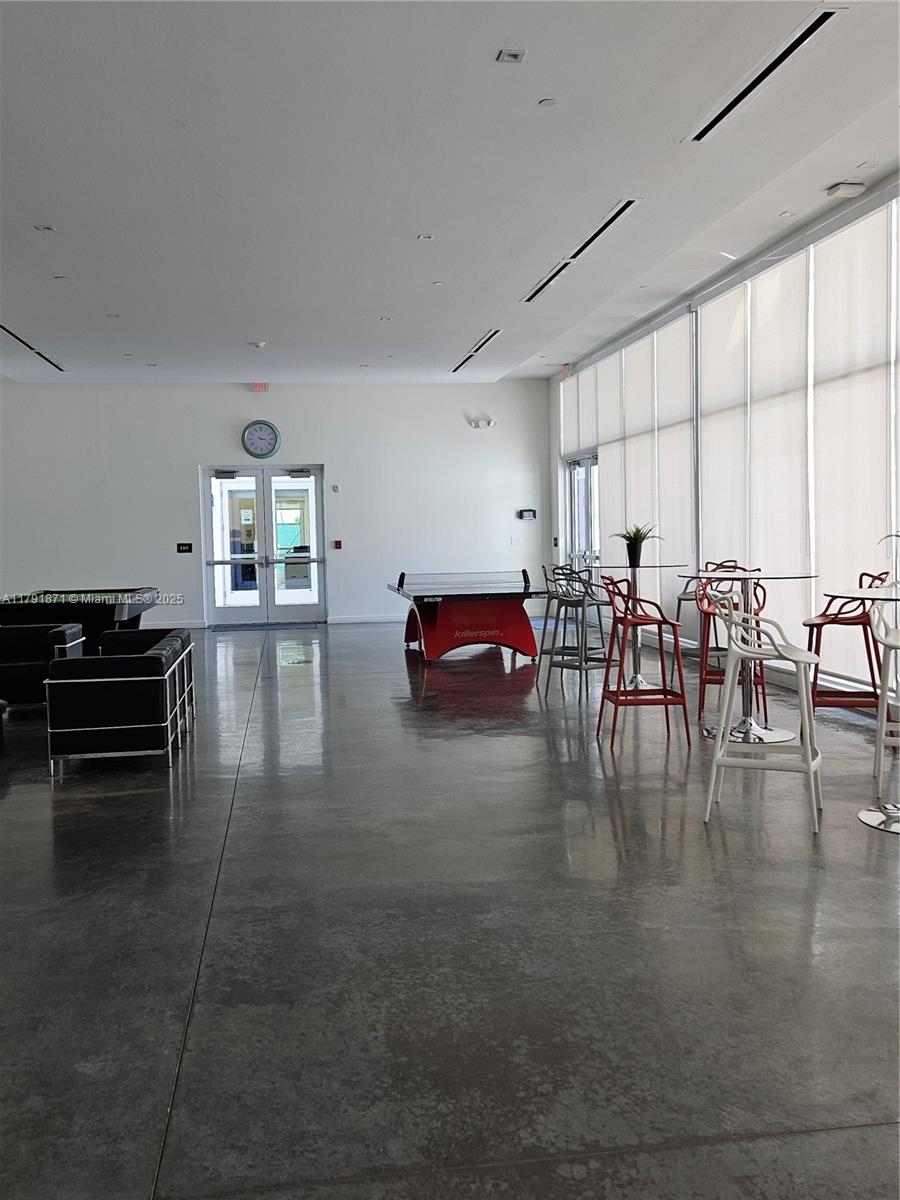 THE OAKS I CONDO - Residential