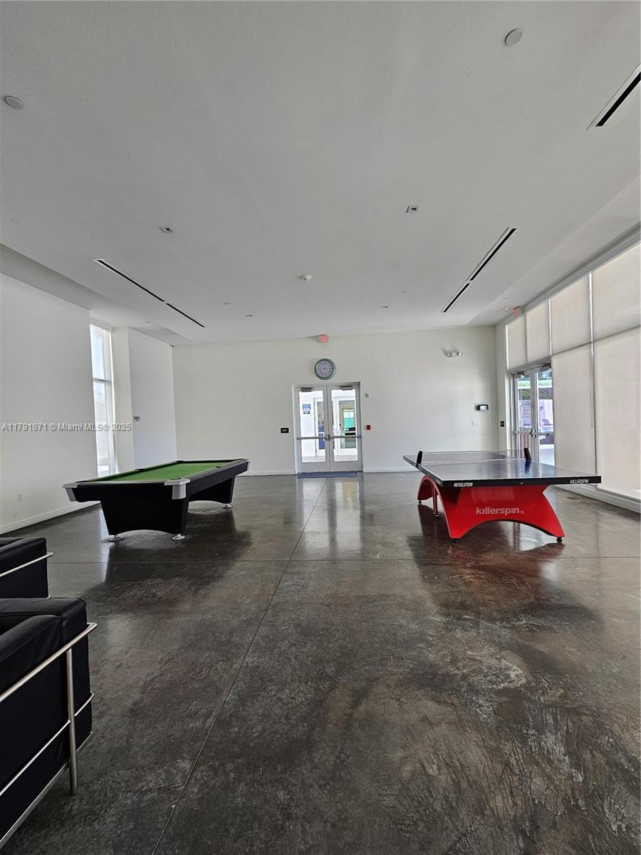 THE OAKS I CONDO - Residential