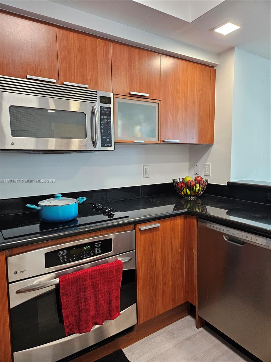 THE OAKS I CONDO - Residential