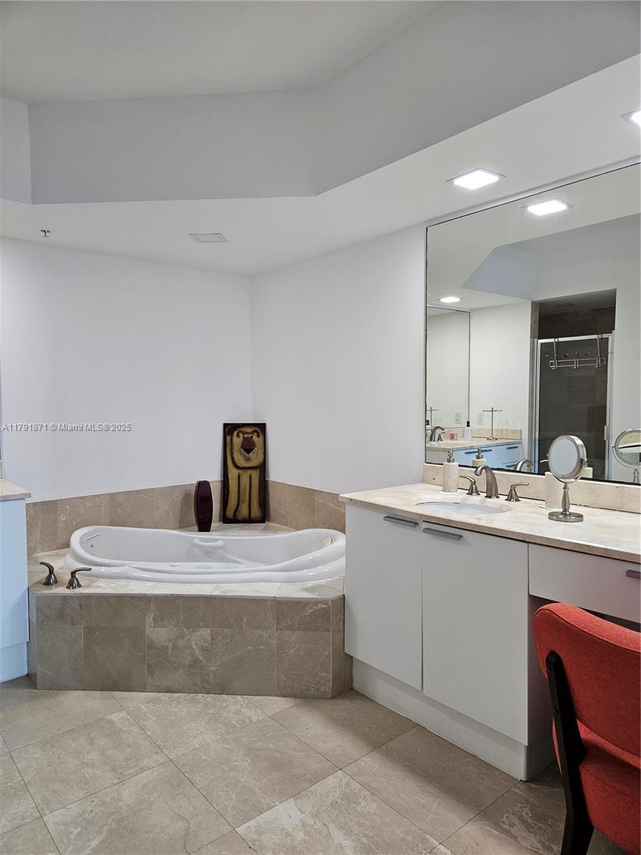 THE OAKS I CONDO - Residential