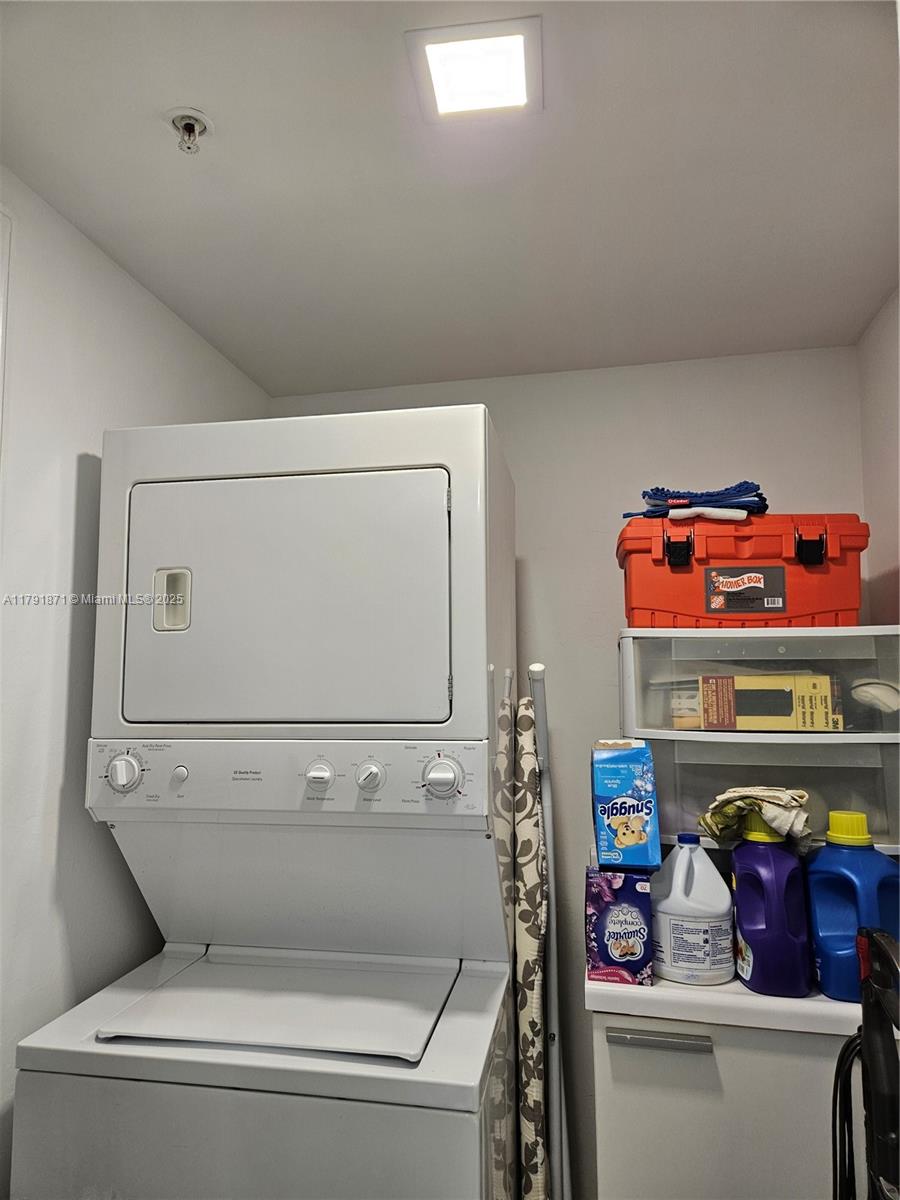 THE OAKS I CONDO - Residential