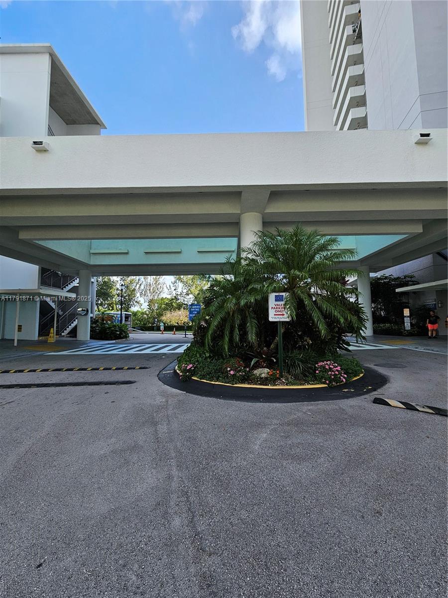 THE OAKS I CONDO - Residential