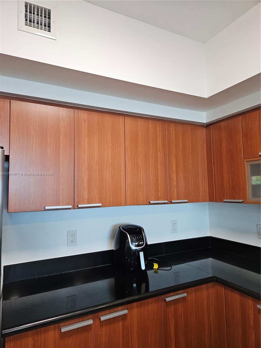 THE OAKS I CONDO - Residential