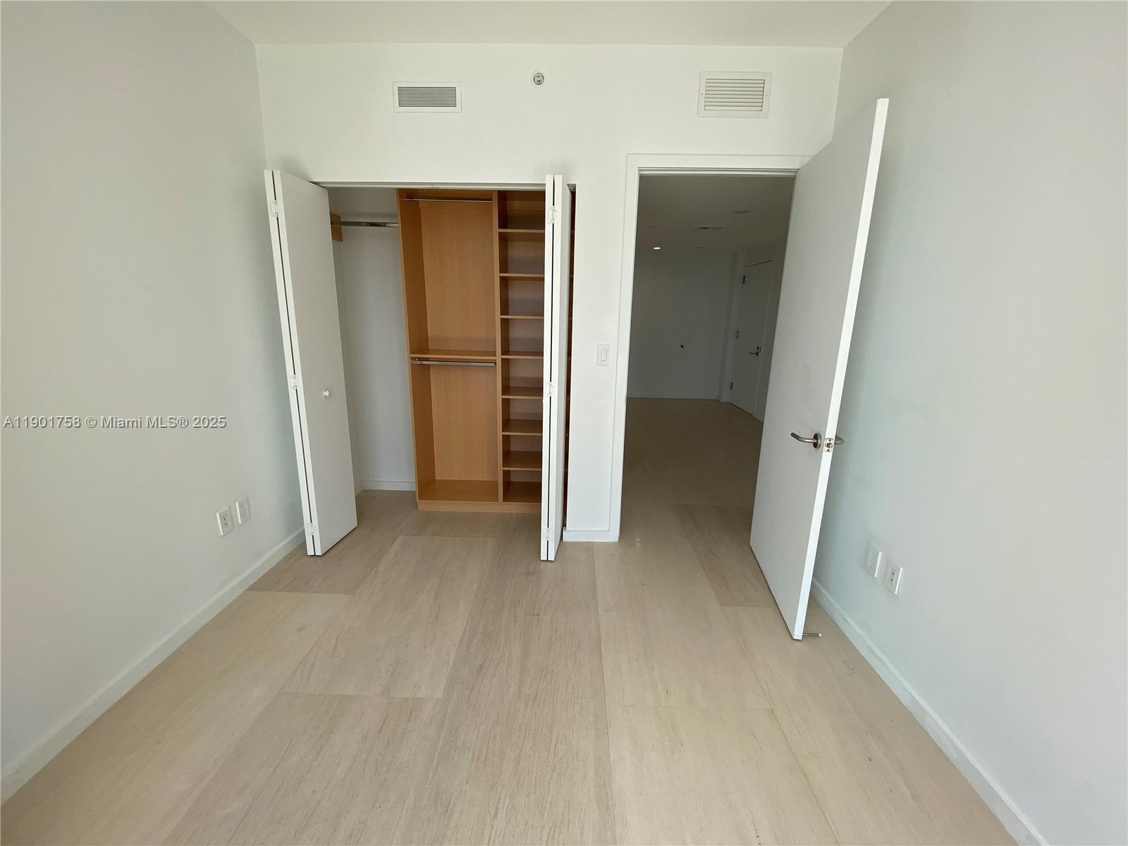 SlS BRICKELL - Residential Lease