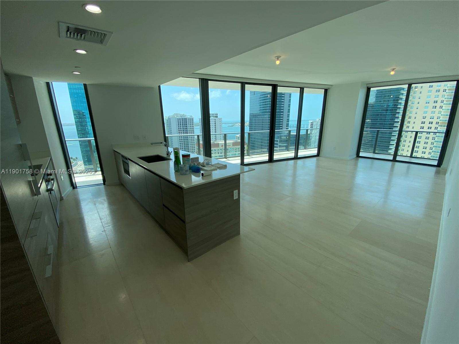 SlS BRICKELL - Residential Lease