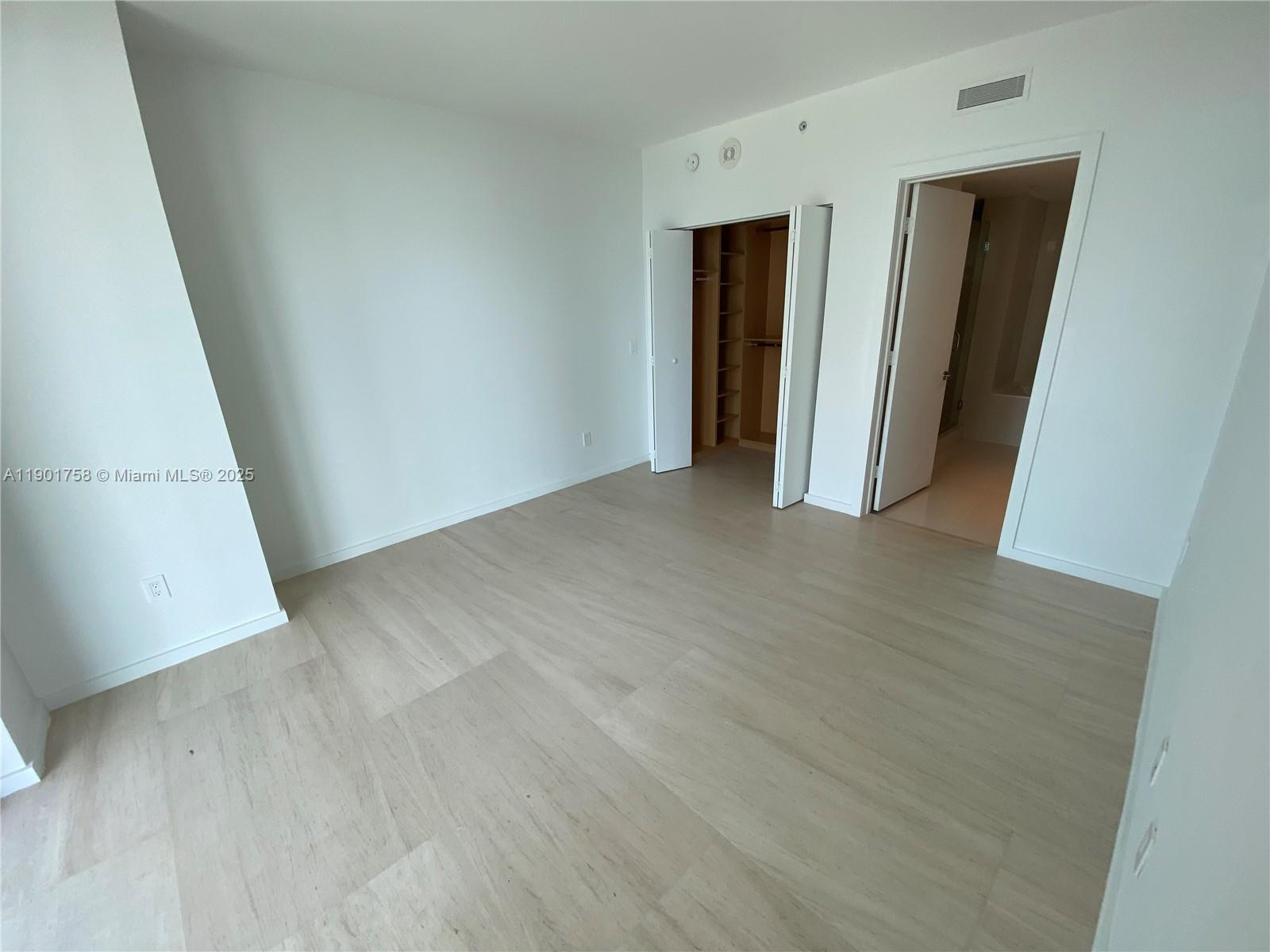 SlS BRICKELL - Residential Lease