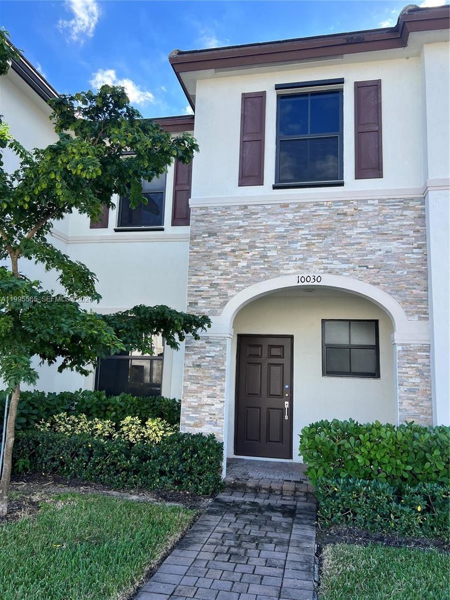 Modern 3/2.5 Lakefront Townhome in Crystal Cay.
Enjoy a bright and spacious open floor plan with bike/ walking trail to Black point Marina. Amenities include dog park, children's play area, fitness center and swimming pool. Close to FL Turnpike, local schools, shopping, dining and parks.