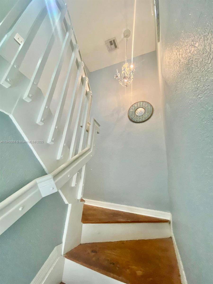 AQUA VISTA TOWNHOMES COND - Residential Lease