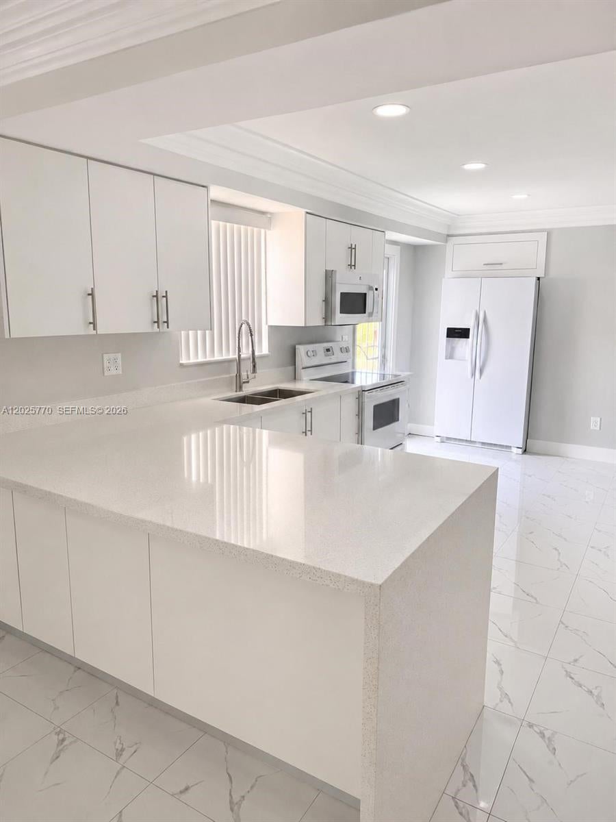 Photo of 5735 Hayes St, Hollywood, FL 33021 (MLS # A12025770)
