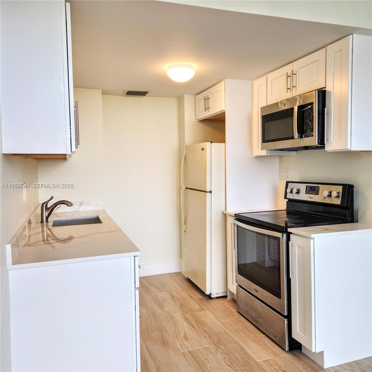 TOWER AT BISCAYNE COVE CO - Residential Lease